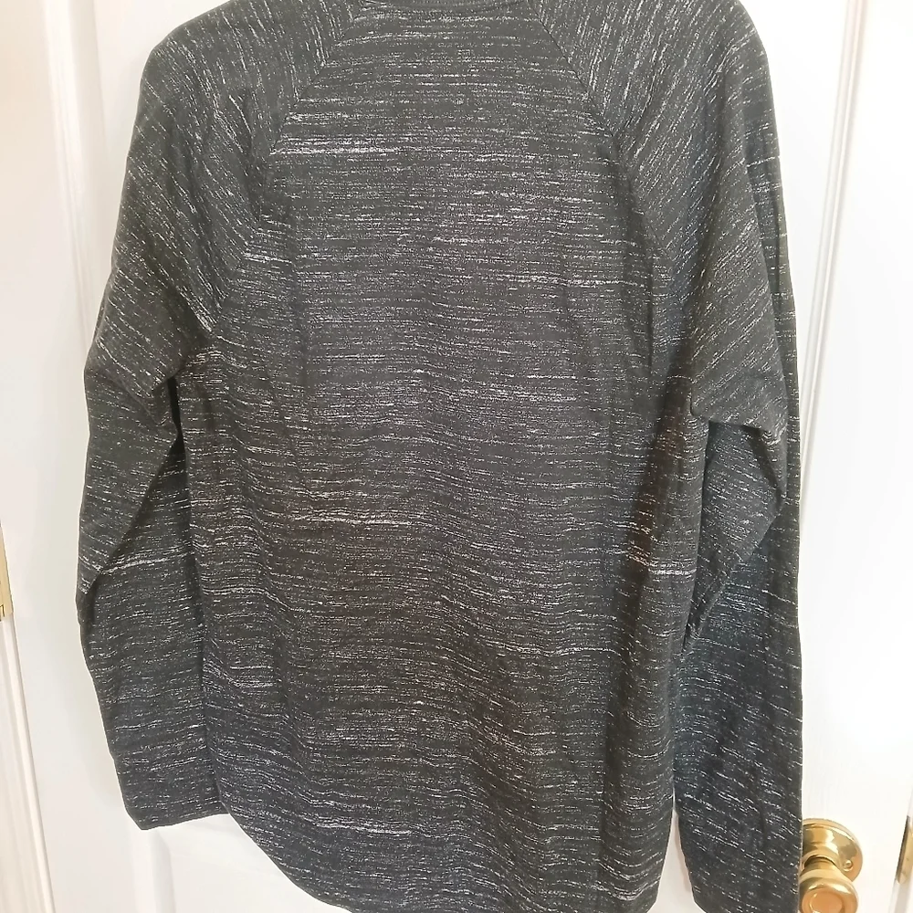 Hollister Curved Hem Tee Men’s  Medium Black Granite Cotton Long Sleeve Y2K NWT - Picture 6 of 7
